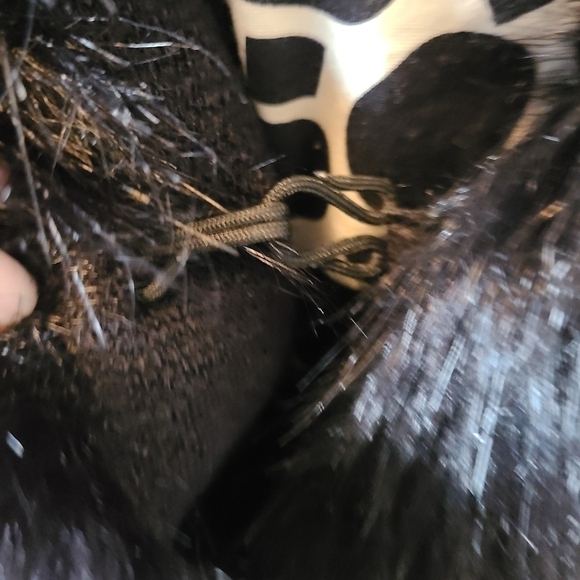 TRÏBE Black Faux Fur Trimmed Cape Shawl Size XL NWT - Picture 5 of 6